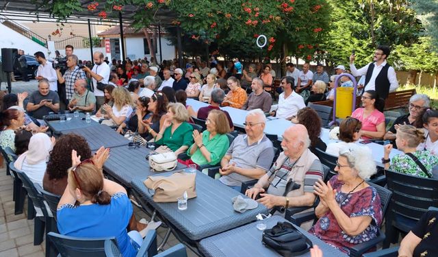 Başkan Gürel Aşure Lokmasında Canlarla Bir Araya Geldi