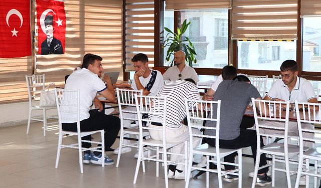 İstihdam Ofisi İş Sahibi Yapmaya Devam Ediyor