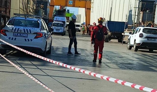 Yalova'da Tersanede Üzerine Vinç Düşen İşçi Hayatını Kaybetti