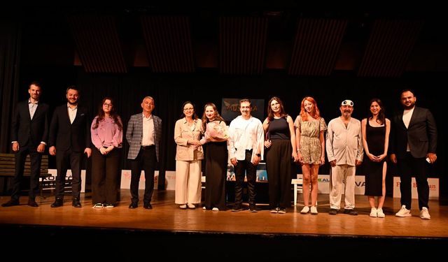UEDAŞ Tiyatro Topluluğu ‘Otogargara’ Oyunu ile Sahne Aldı