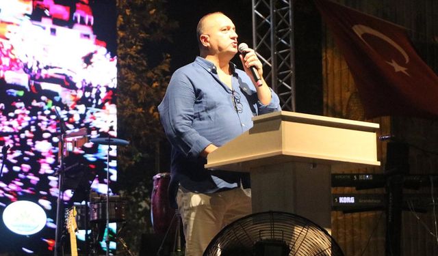 Altın Çınar Festivali İlk Gecesiyle Herkesi Büyüledi