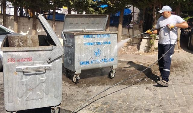 Armutlu’da Konteynerler Hijyenik Hale Getiriliyor