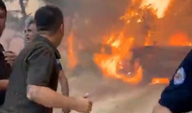 Çanakkale'deki orman yangınında bir itfaiye aracı yandı, itfaiye erleri canını zor kurtardı