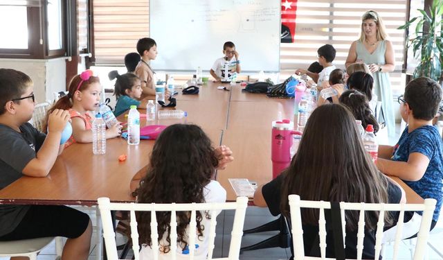 Çiftlikköylü Minikler Mikroskobik Yaşamı İnceledi