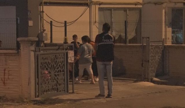 Dolaptaki eşyasının yerini değiştirdiği için kardeşini bıçakladı