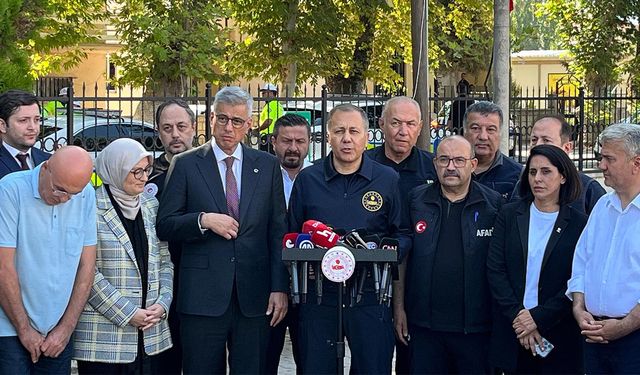 Sındırgı Depremi'nde 1 Kişi Öldü, 10 Kişi Yaralandı