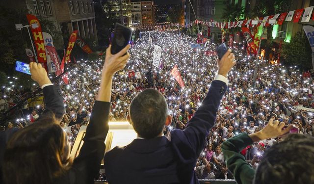 CHP Genel Başkanı Özel, Beyoğlu'ndaki Mitingde Konuştu