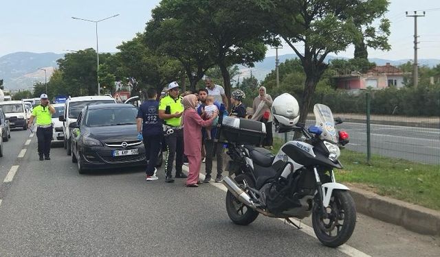 3 otomobil bir birine girdi, 1 bebek ve çocuk yaralandı
