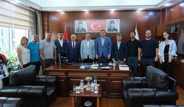 CHP Milletvekillerinden Çiftlikköy Çıkartması