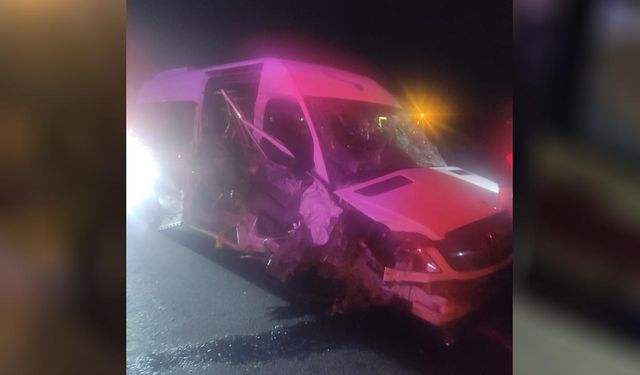 Yalova'da Çöp Kamyonu Minibüsle Çarpıştı: 2 Yaralı