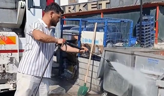 Çınarcık’ta Çöp Konteynerleri Dezenfekte Ediliyor