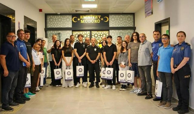 Emniyet Müdürü Gençleri Tebrik Etti