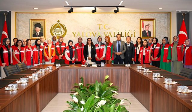 Gönüllü Gençler Vali Kaya ile Buluştu
