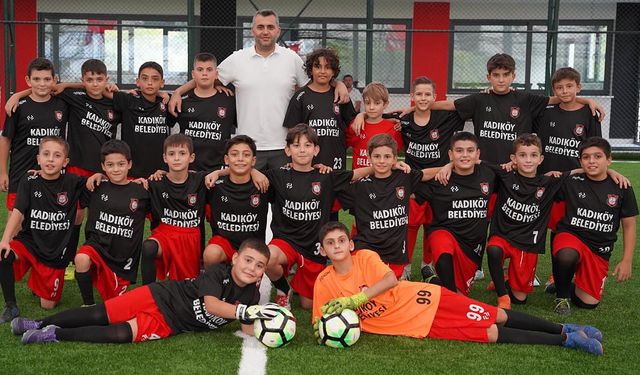 Kadıköy Belediye Başkanı Tavşan, Genç Sporcularla Antrenmanda Bir Araya Geldi