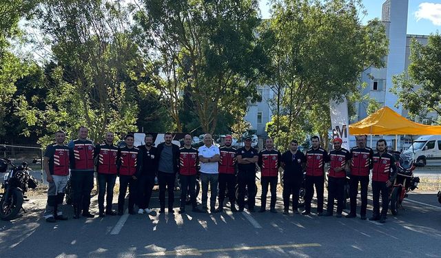Motosiklet Tutkunları Türk Bayrağıyla Şehri Turlayacak