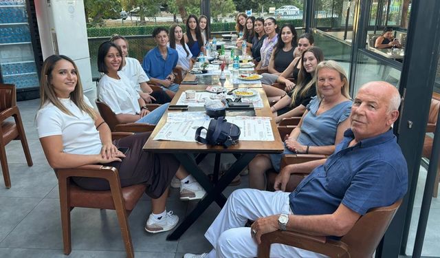 Çiftlikköy Belediyesi Kadın Voleybol Takımı Sezon Hazırlıklarını Sürdürüyor