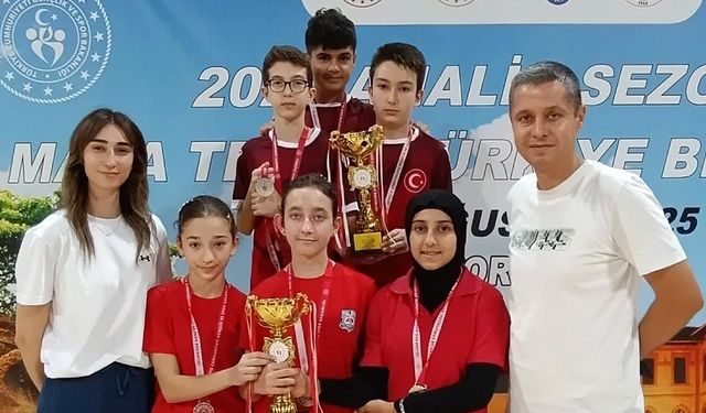 Yalovalı Raketler Sezonu Kupa ve Madalyalarla Kapattı