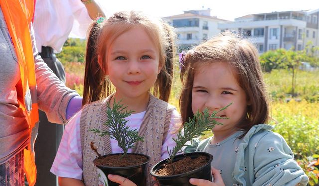 Çiftlikköy’de Minik Yürekler İlk Fidanlarını Dikti