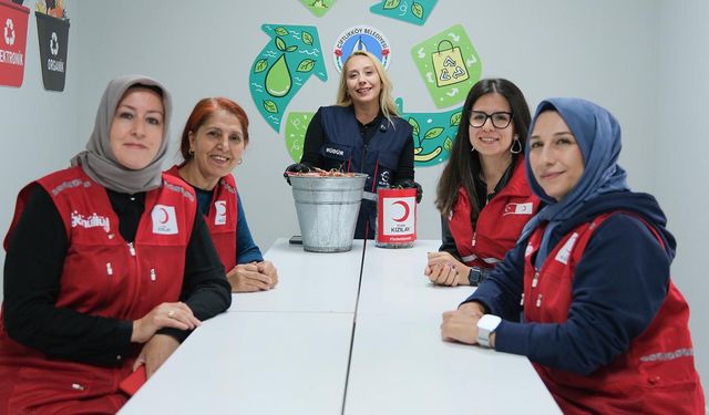 Gıda İsrafına Dikkat Çekmek İçin Kompost Ürettiler