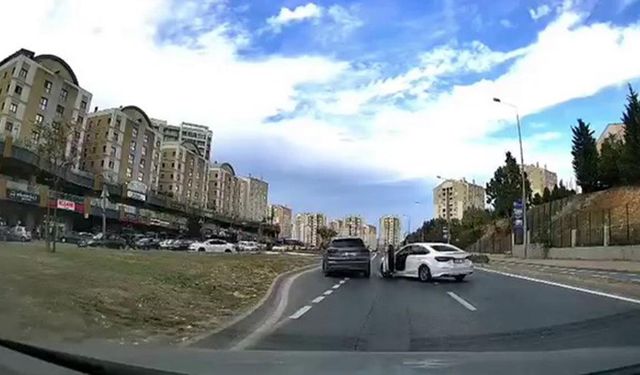 Başakşehir'de Yol Verme Kavgasında Akıl Almaz Olay
