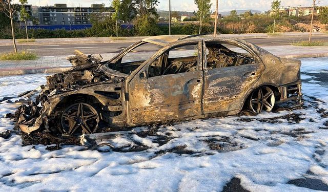 Motor arızası veren yabancı plakalı aracını gümrükten geçiremeyince yaktı