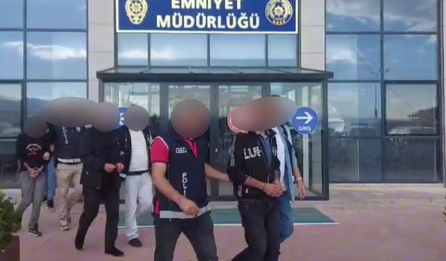 Tırlardan Sahte Belgelere: Göçmen Kaçakçılığı Çökertildi