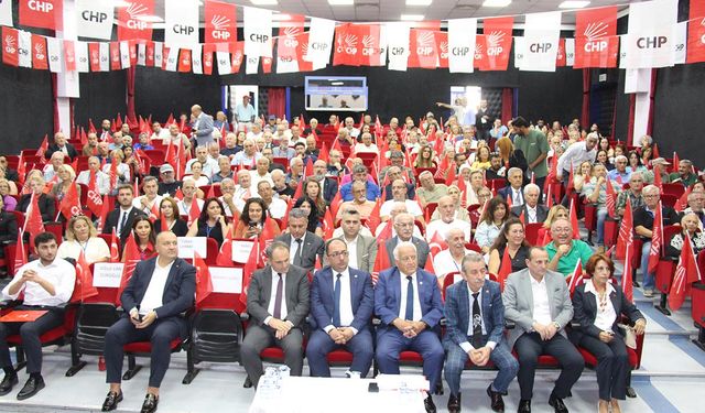 CHP’de Merkez İlçe Kongresi Heyecanı: Kemal Sürel Güven Tazeledi!