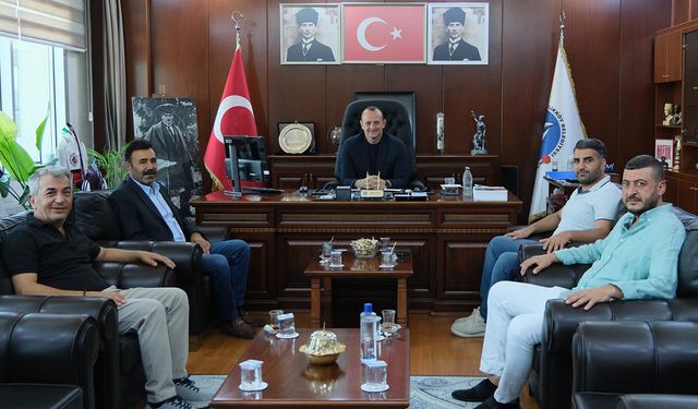 Başkan Yele, 04 Yalova Ağrılılar Derneği’ni Makamında Ağırladı