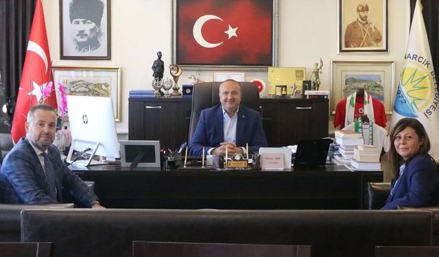 Başkan Avni Kurt, TED Yalova Koleji Yetkililerini Makamında Ağırladı