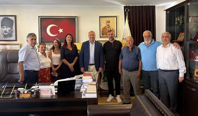 Başkan Kurt, Hacı Bektaş Veli Anadolu Kültür Vakfı Çınarcık Şubesini Makamında Ağırladı
