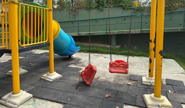 Kadıköy’de Parklara Hasar Verildi