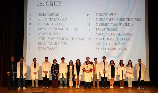 Tıp Fakültesi Öğrencileri Beyaz Önlük Töreni ile Hekimlik Yoluna İlk Adımlarını Attı