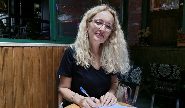 Yalovalı Yazar Emel Zehra Tunçinan İlk Kitabı İçin İmza Attı