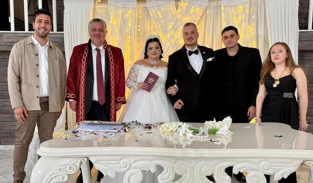 Başkan Mehmet Gürel, Nikâh Törenlerinde Genç Çiftlerin Mutluluğuna Ortak Oldu