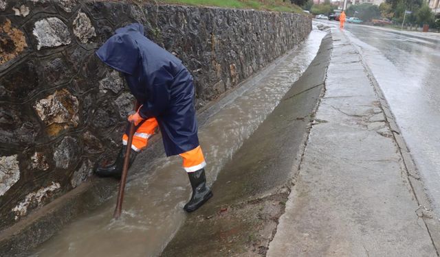 Yalova Belediyesi’nden Sağanak Mesaisi