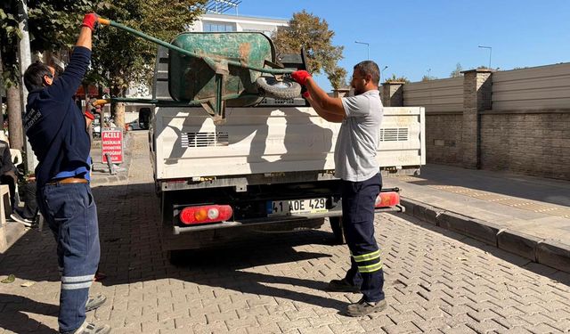 Yalova Belediyesi’nden Yağmur Suyu Hatlarında Yoğun Temizlik Çalışması