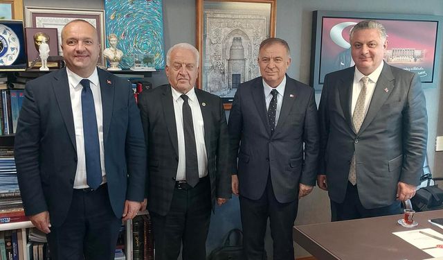 Başkan Kurt CHP Grup Toplantısına Katıldı: Demokrasi ve Hukukun Üstünlüğü Hakim Olacak