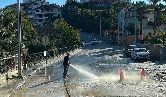 Çınarcık’ta Temizlik Çalışmaları Gece Gündüz Sürüyor