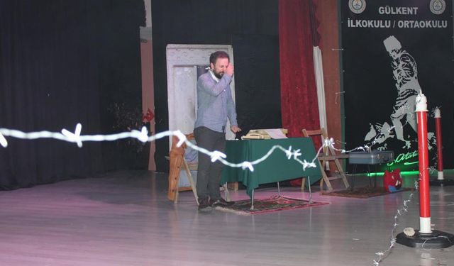 Çınarcık'ta "Bir Filistin Hikayesi" Adlı Oyun Sahnelendi