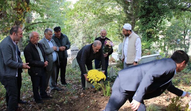 İz Bırakan Muhtarı Unutmadılar