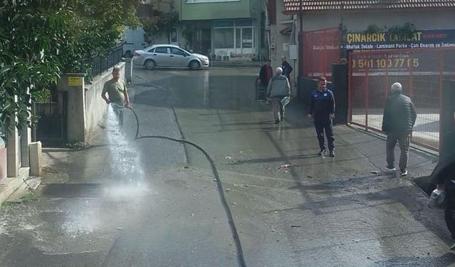 Çınarcık’ta Temizlik Seferberliği: Ekipler İlçenin Dört Bir Yanında Çalışmalarını Sürdürüyor