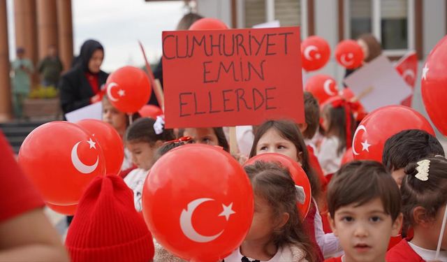Kadıköy’deki Cumhuriyet Yürüyüşlerine Devam!