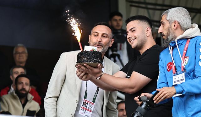 Başkan Oruç’a En Güzel Hediye Oyuncularından