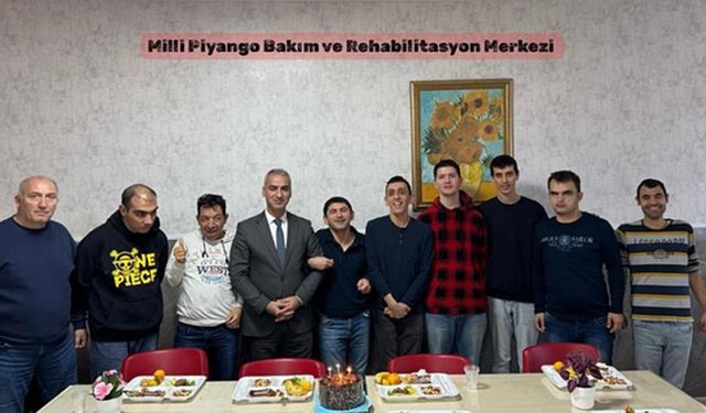 Engelli Bireylere Doğum Günü Sürprizi