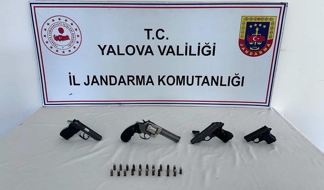 Ruhsatsız Silahlarla Yakalandı