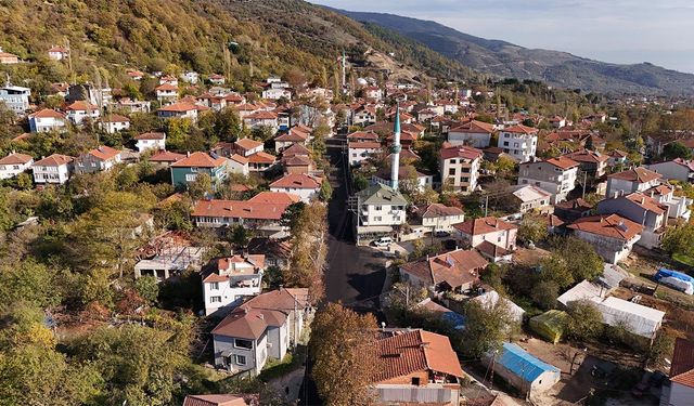 Sugören Köyü’nde Sıcak Asfalt Çalışmaları Sürüyor