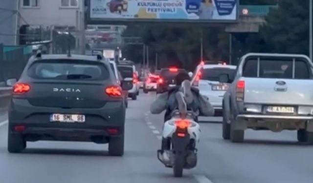 Yatarak Motosiklet Süren Maganda Kamerada