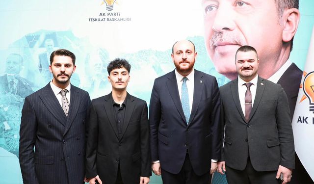 AK Gençlik Yalova’ya Yeni Katılım: Oğuz Eren Bitiş’in Rozeti Takarak Aileye Katıldı