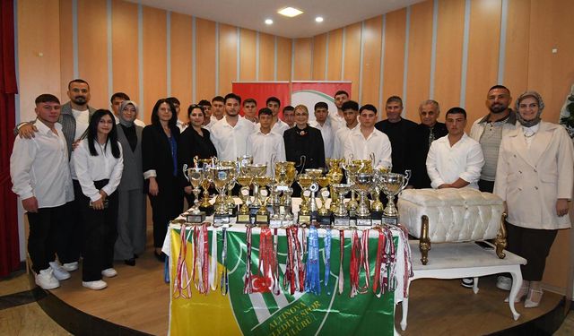 Altınovalı Pehlivanlar Ödüllendirildi