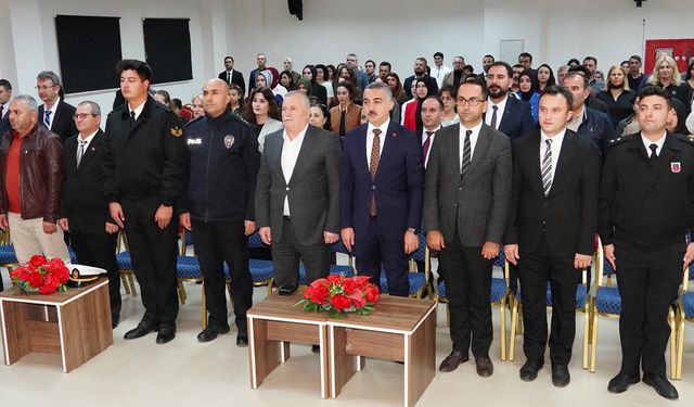 Armutlu’da 24 Kasım Öğretmenler Günü Programı Düzenlendi